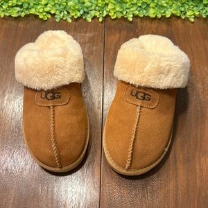 UGG SLIPPERS